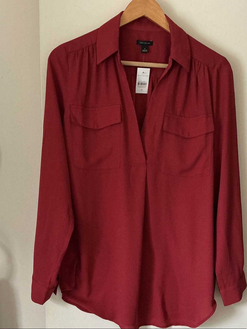 ANN TAYLOR Women's Red Long-Sleeve Split-Neck Blouse